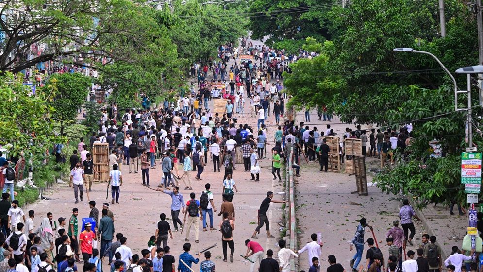 ‘কমপ্লিট শাটডাউন’ কর্মসূচিতে অচল ঢাকা, দফায়-দফায় সংঘর্ষ