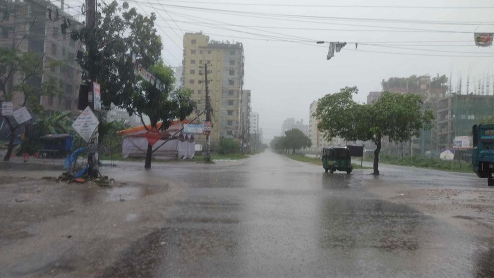 সকাল থেকেই রাজধানীতে ঝুম বৃষ্টি