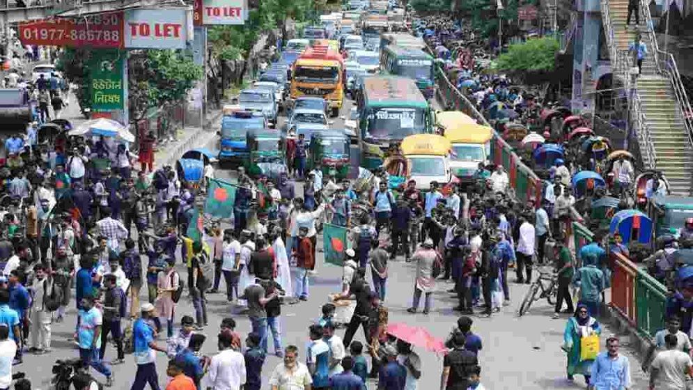 কোটাবিরোধী আন্দোলনে স্থবির ঢাকা, দুর্ভোগ চরমে