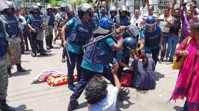 বরিশালে শিক্ষার্থীদের ওপর দুই দফায় লাঠিচার্জ, সাংবাদিকসহ আহত ২৫