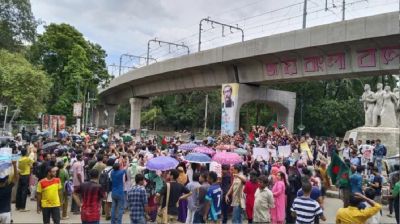 আন্দোলনকারীদের রুখতে শাহবাগে জলকামানসহ পুলিশের অবস্থান