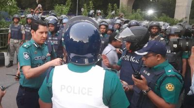 সংঘর্ষের পর ঢাবি ক্যাম্পাসে অবস্থান নিয়েছে পুলিশ