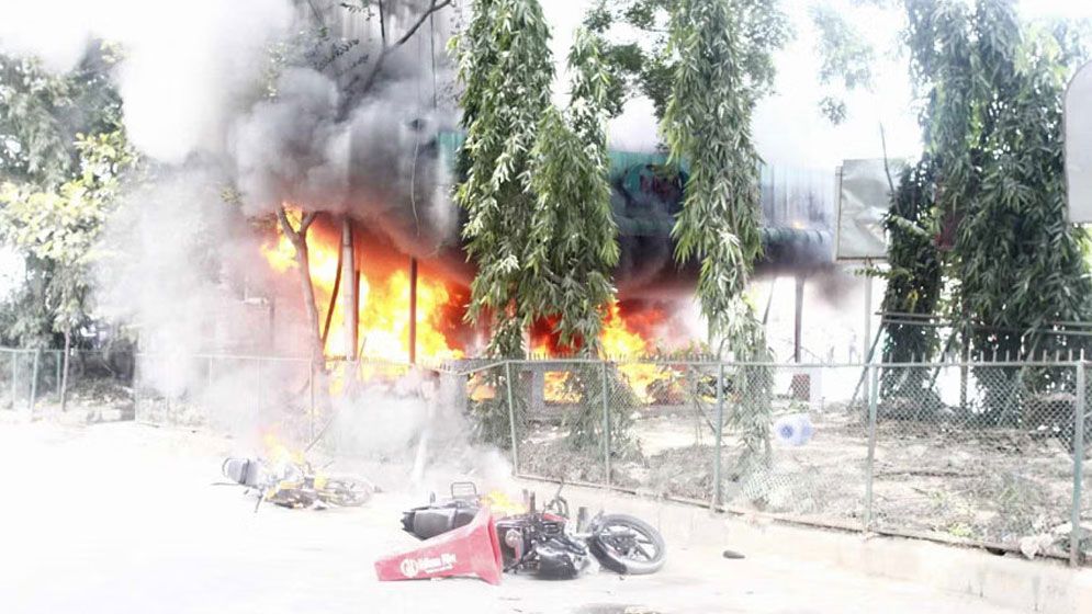 রামপুরায় পুলিশ বক্সে আগুন, পুড়ল ১২ মোটরসাইকেল