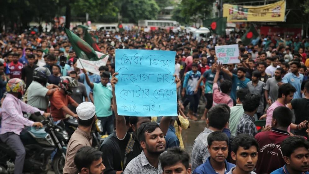 কোটা বাতিলের দাবিতে ফের শাহবাগ অবরোধ, বন্ধ যান চলাচল