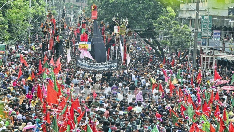 ‘হায় হোসেন, হায় হোসেন’ মাতমে রাজধানীতে তাজিয়া মিছিল শুরু