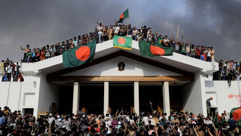 জাতীয় সংসদ ভেঙে দিতে রাষ্ট্রপতিকে আলটিমেটাম বৈষম্যবিরোধী ছাত্র আন্দোলনের