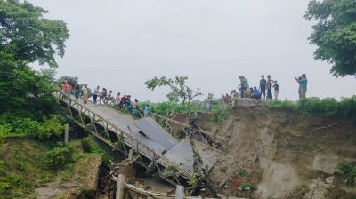 ময়মনসিংহে ভারী বর্ষণে ভেঙে পড়ল বেইলি ব্রিজ