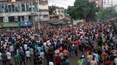 নরসিংদীতে ঢাকা-সিলেট মহাসড়ক অবরোধ করে বিক্ষোভ