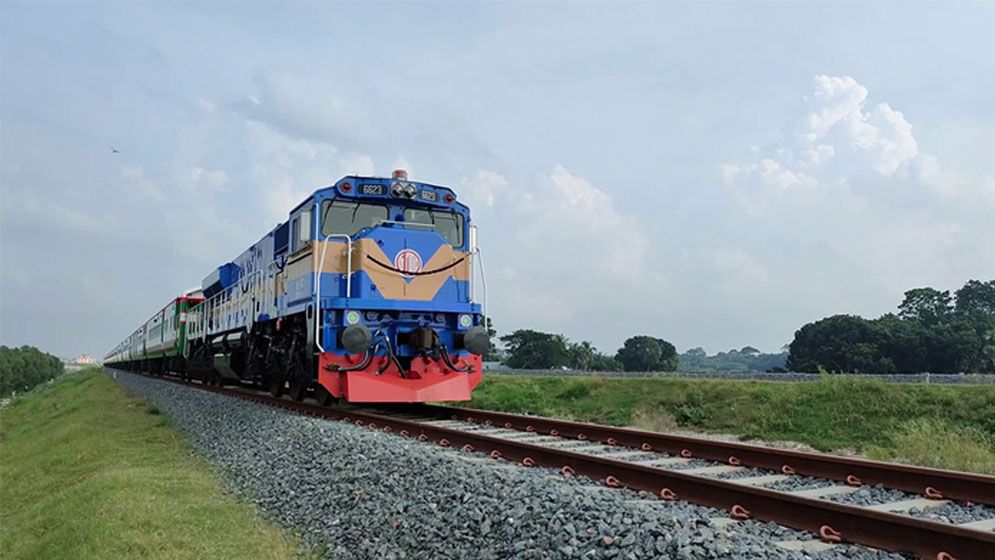 ঢাকা-চট্টগ্রাম ট্রেন চলাচল শুরু রাত সাড়ে ১১টায়