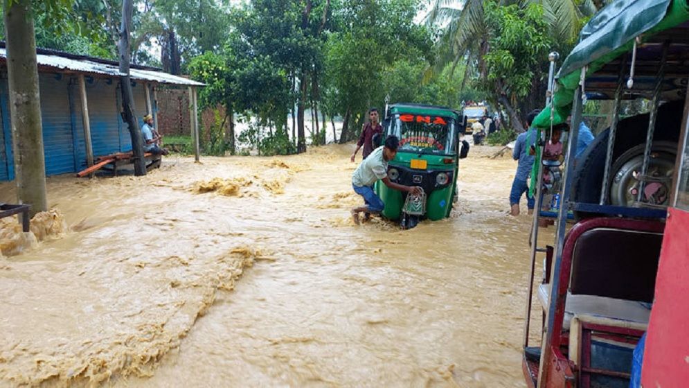 ভারত ত্রিপুরা বাঁধ খুলে দেওয়ায় বাংলাদেশে হু হু করে ঢুকছে পানি