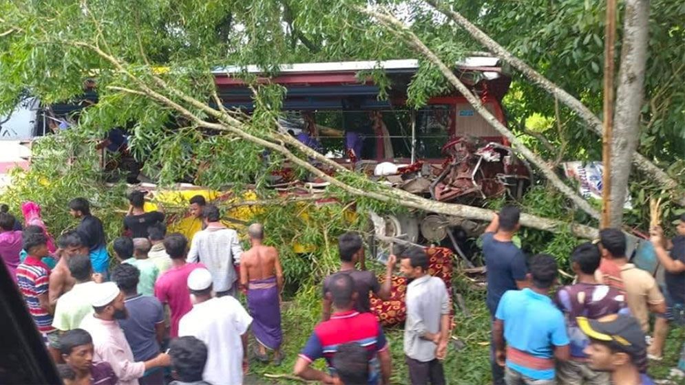 গোপালগঞ্জে বাস-ট্রাক সংঘর্ষে নারীসহ নিহত ৫