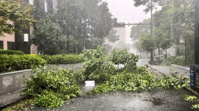 ৭৫ বছরের মধ্যে শক্তিশালী ঝড়ের কবলে চীন