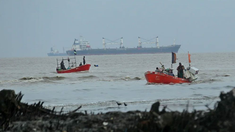 বঙ্গোপসাগরে গভীর নিম্নচাপ, তিন নম্বর সতর্ক সংকেত