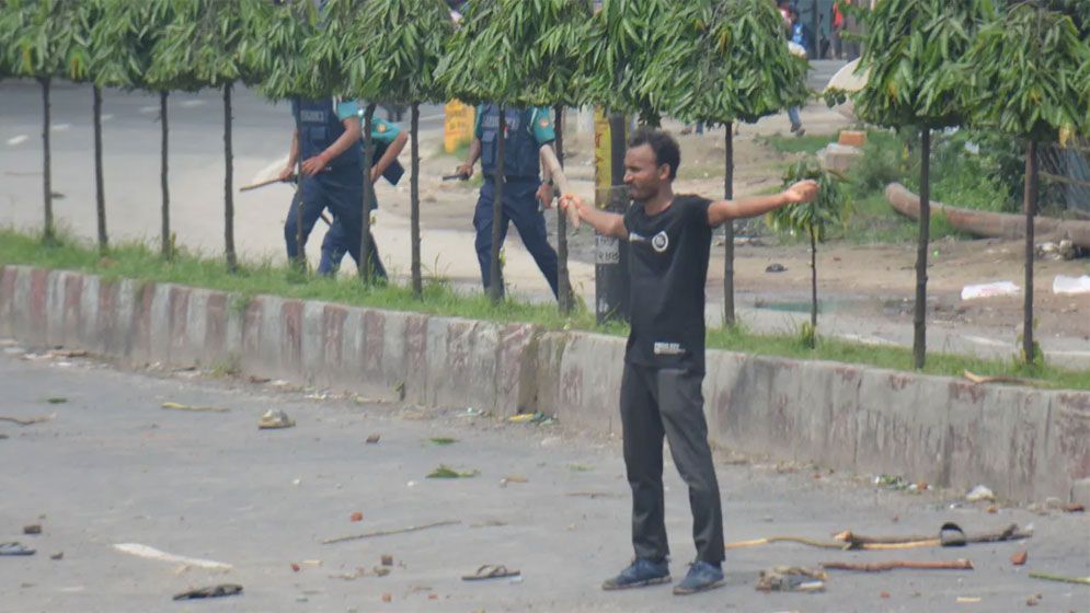 এবার ‘ফার্স্ট ক্লাস’ পেয়ে স্নাতক পাস করলেন শহীদ আবু সাঈদ