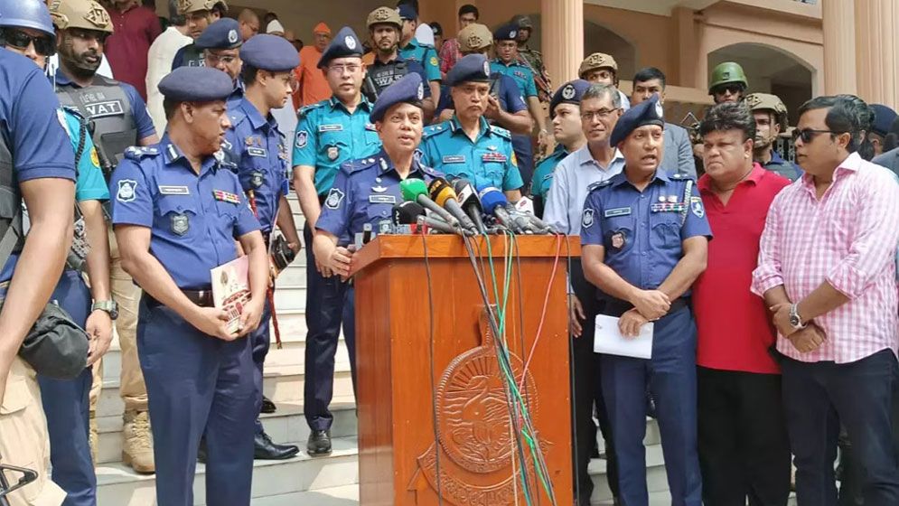 পূজার পর অপরাধ দমন ও ট্রাফিক ব্যবস্থাপনায় অভিযান চালানো হবে: আইজিপি