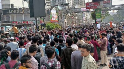 ৭ কলেজের শিক্ষার্থীদের সায়েন্সল্যাব মোড় অবরোধ, ভোগান্তি চরমে