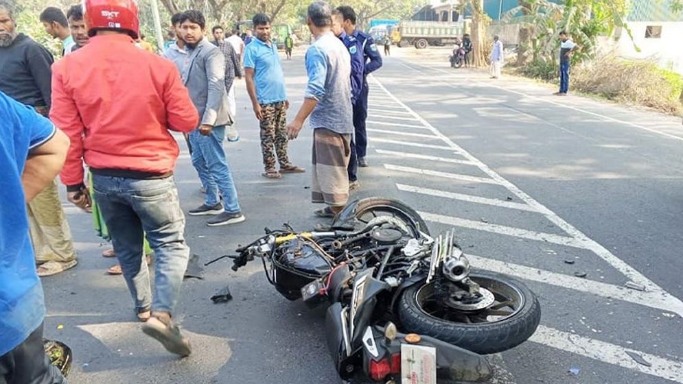 রাজশাহীতে বাসের ধাক্কায় মোটরসাইকেলের তিন আরোহী নিহত