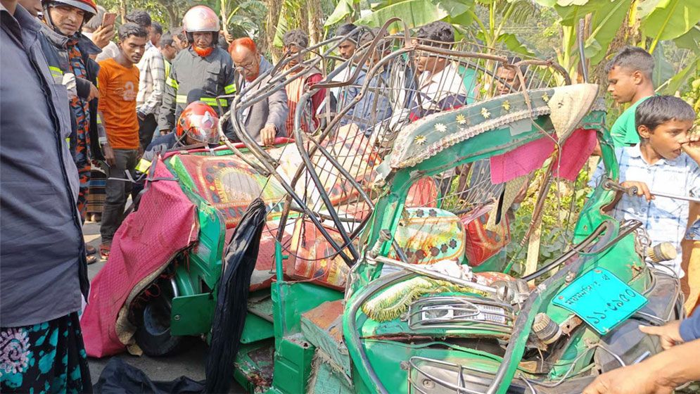 শেরপুরে বাস-অটোরিকশার সংঘর্ষে নিহত ৫