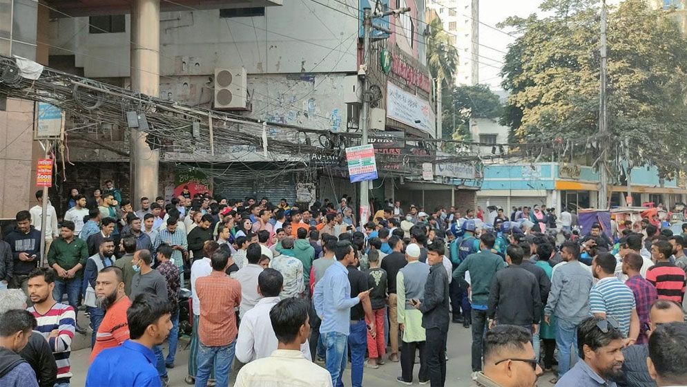 বিএনপির কার্যালয়ের সামনে জমায়েত হচ্ছে ৩ অঙ্গসংগঠনের নেতাকর্মীরা