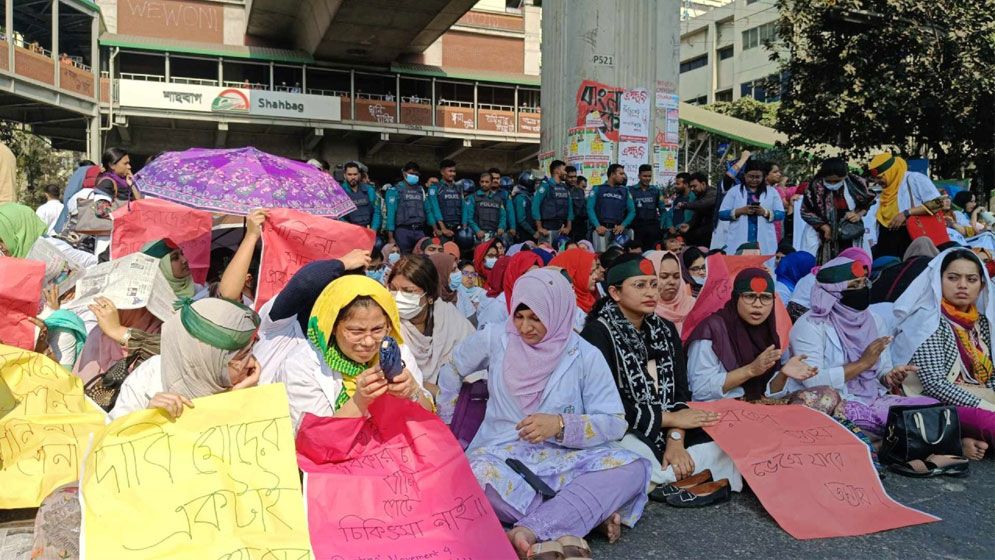 ট্রেইনি চিকিৎসকদের ভাতা বাড়িয়ে ৩৫ হাজার করার সিদ্ধান্ত