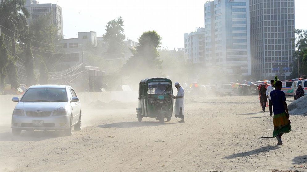 সকালের ঢাকার বাতাস স্বাস্থ্যের জন্য ঝুঁকিপূর্ণ