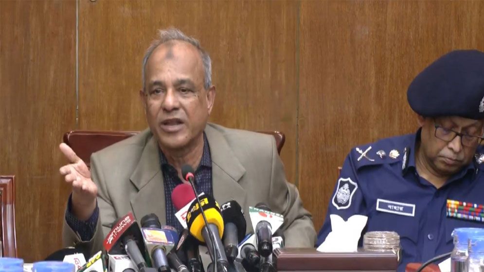 সীমান্তে ১৫০ গজের মধ্যে বেড়া নির্মাণ করতে পারবে না ভারত : স্বরাষ্ট্র উপদেষ্টা