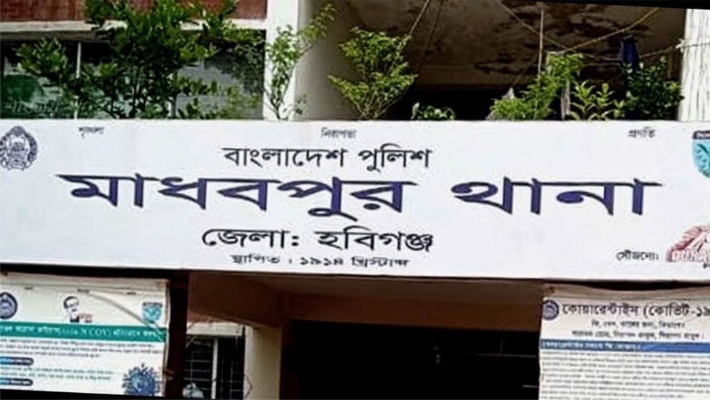 মাধবপুরে ট্রাকচাপায় তিন নারী শ্রমিকের মৃত্যু
