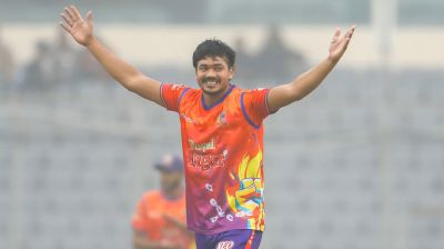 বিপিএলে ৭ উইকেট নিয়ে তাসকিনের রেকর্ড