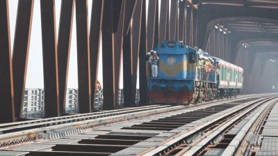 যমুনা রেলসেতুতে পরীক্ষামূলক ট্রেন চলাচল শুরু