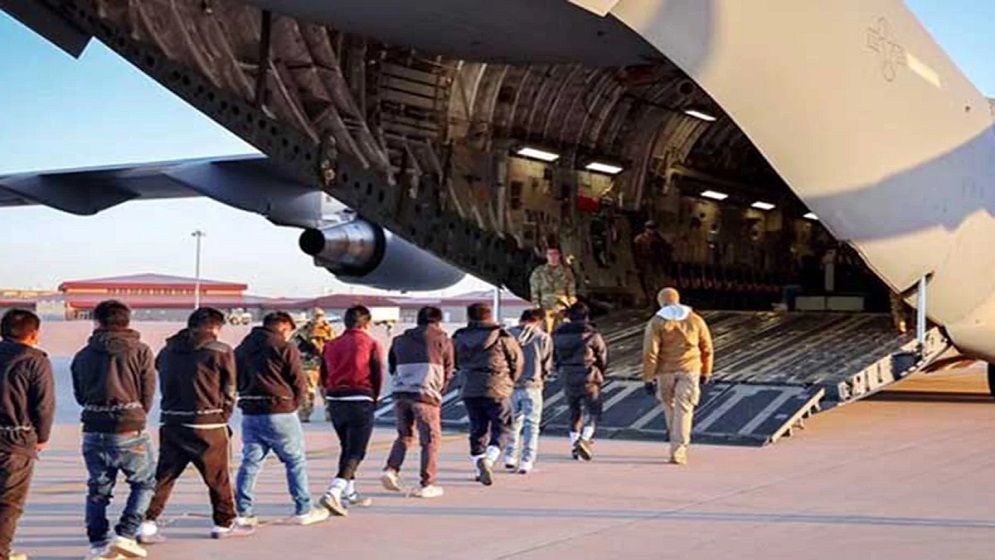 আবারও অবৈধ ভারতীয় অভিবাসীদের হাত-পা বেঁধে ফেরত পাঠাল যুক্তরাষ্ট্র