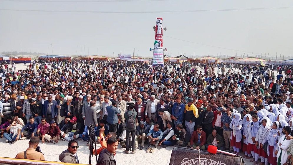 তিস্তায় ৪৮ ঘণ্টার নদী রক্ষা কর্মসূচিতে মানুষের ঢল