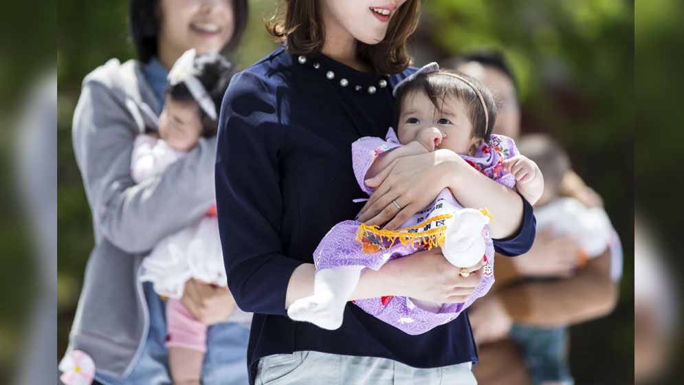 জাপানে নতুন নিম্ন জন্মহারের রেকর্ড, বাড়ছে জনসংখ্যা সংকট