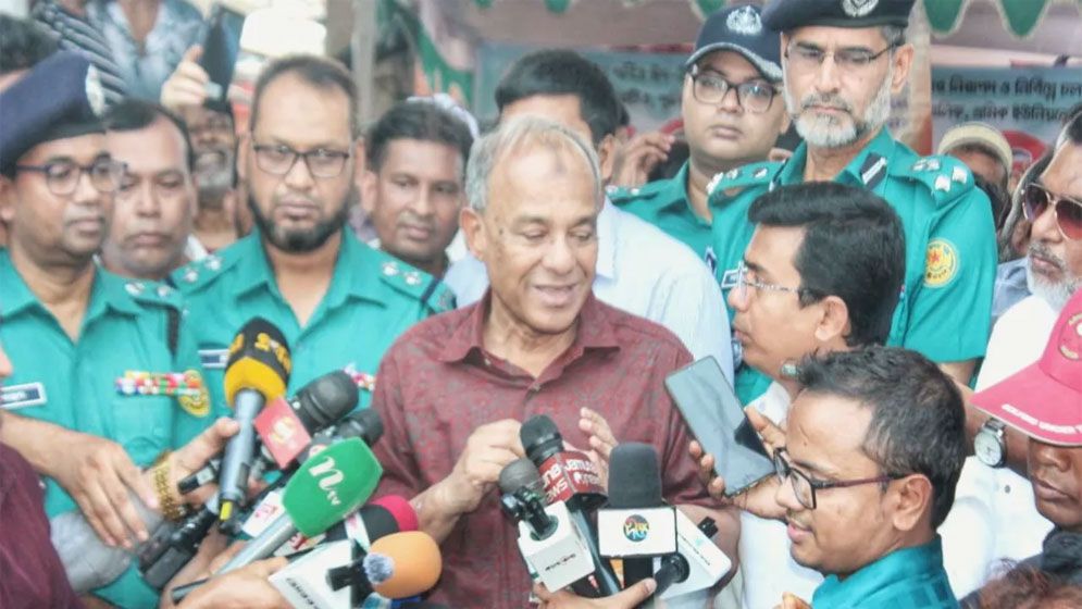 ফাঁকা ঢাকায় ষড়যন্ত্রের হুমকি নেই : স্বরাষ্ট্র উপদেষ্টা