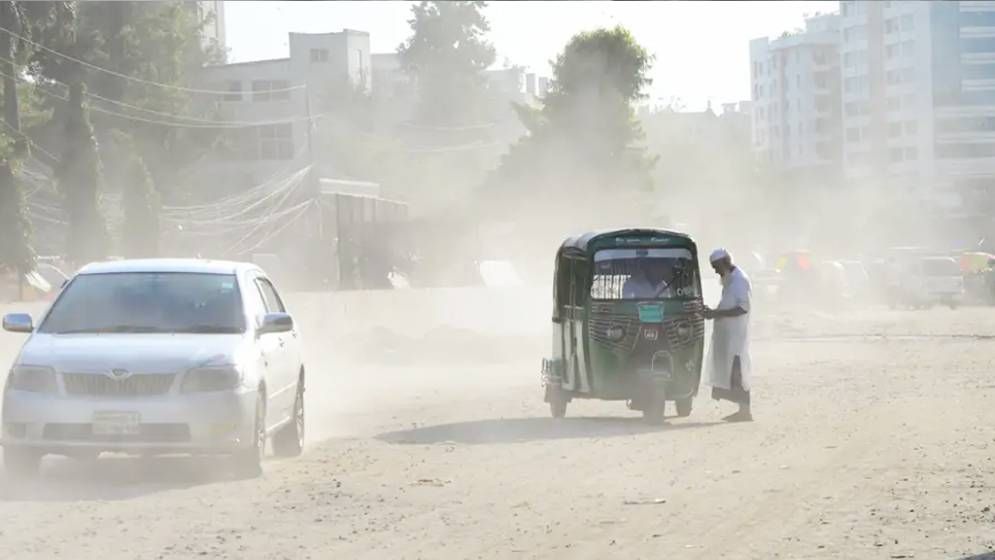 ঢাকায় কমেছে বায়ুদূষণ, শীর্ষে কোন দেশ