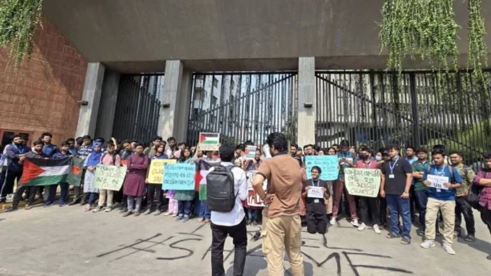 গাজায় ইসরায়েলি হামলার প্রতিবাদে উত্তাল ব্র্যাক বিশ্ববিদ্যালয়