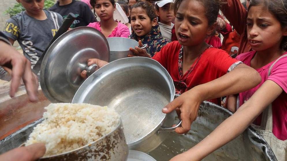 ৬ সপ্তাহ ধরে অবরুদ্ধ গাজায় শেষ খাবারটুকুও ফুরিয়ে যাচ্ছে