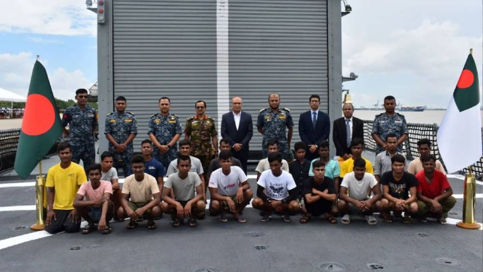 মিয়ানমার থেকে দেশে ফিরছেন ২০ বাংলাদেশি