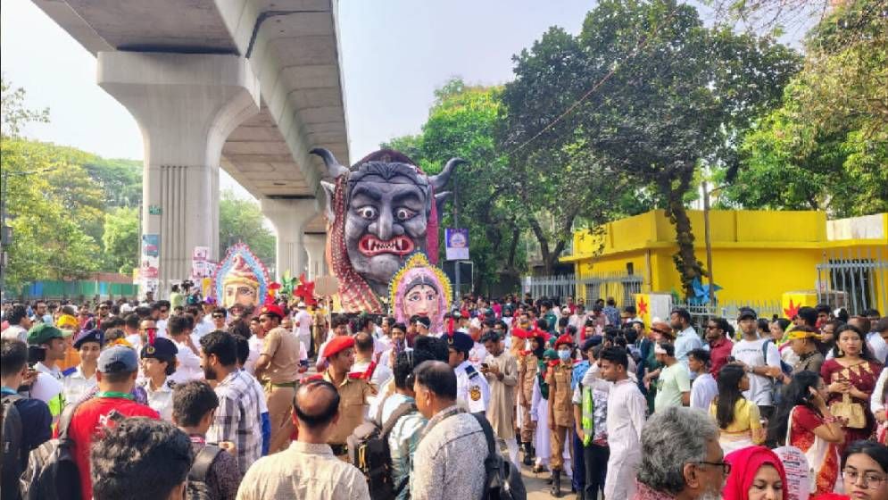 ২৮টি নৃগোষ্ঠীর অংশগ্রহণে ভিন্ন রূপ পায় এবারের শোভাযাত্রা