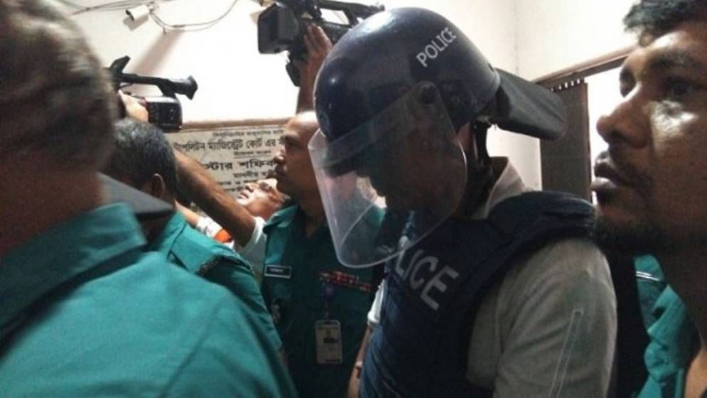 যাত্রাবাড়ীতে গণহত্যা : এসি তানজিল-ওসি আবুল হাসান ট্রাইব্যুনালে