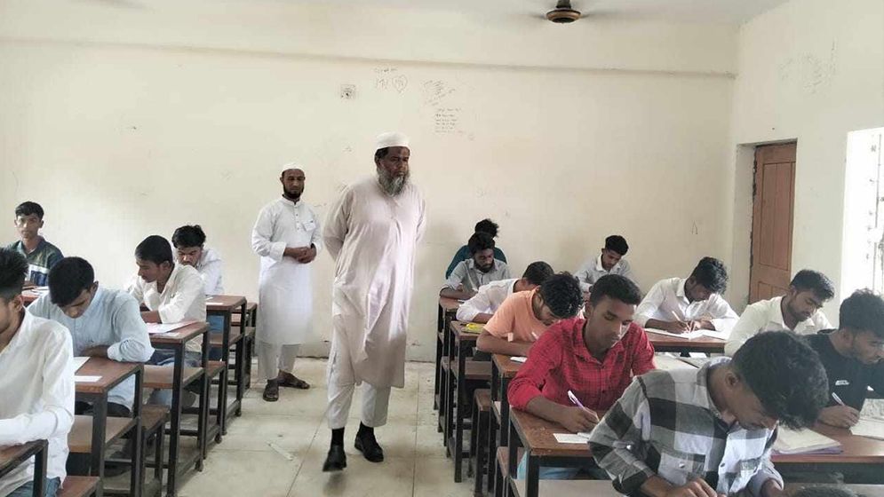 ঈশ্বরগঞ্জে সর্বোচ্চ নিরাপত্তায় অনুষ্ঠিত হচ্ছে এসএসসি পরীক্ষা