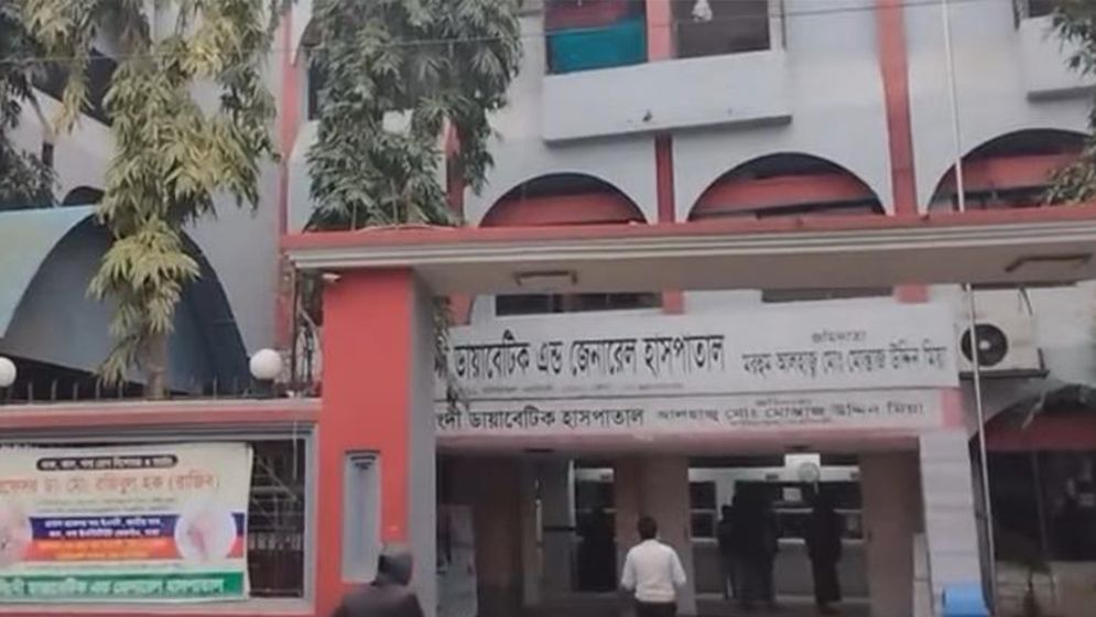 নরসিংদীতে চিকিৎসা নিতে এসে হামলার শিকার জুলাই অভ্যুত্থানে চোখ হারানো তৌহিদ