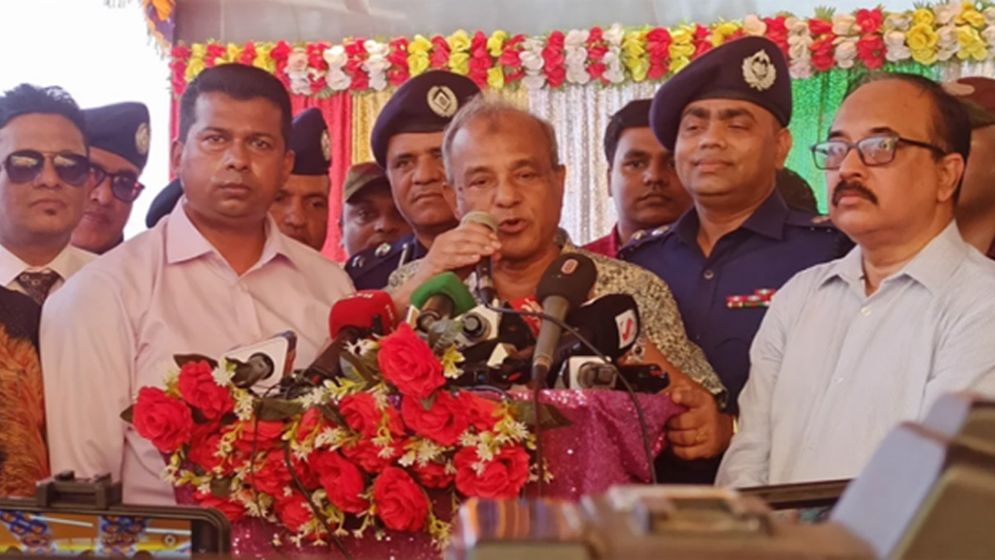 হিন্দু-মুসলিম কোনো ভেদাভেদ নেই, আমরা সবাই বাংলাদেশি: স্বরাষ্ট্র উপদেষ্টা