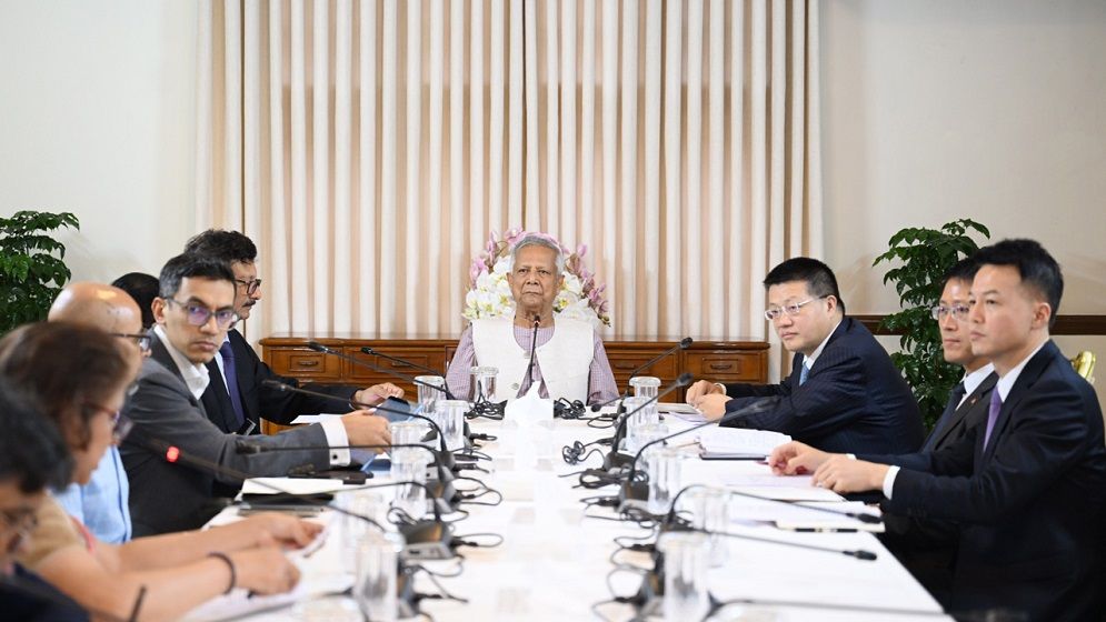 চীনের সঙ্গে দ্বিপাক্ষিক অংশীদারিত্ব বাস্তবায়ন এখন অগ্রাধিকার পাবে : প্রধান উপদেষ্টা