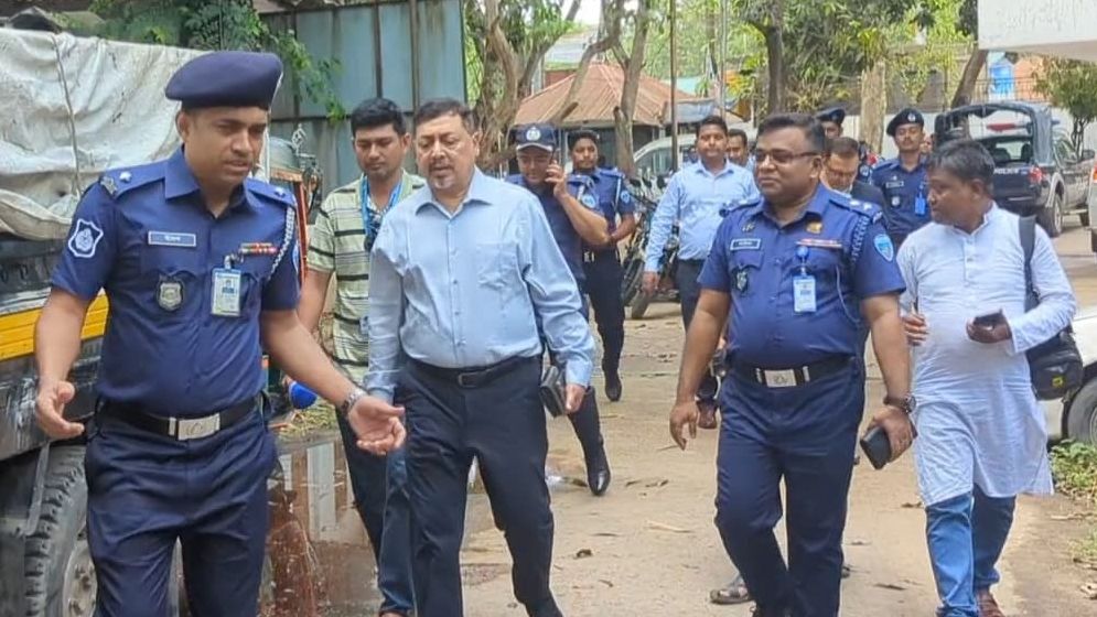 চোরাকারবারী ও মানব পাচারকারীদের  নোট নেওয়া হচ্ছে : স্বরাষ্ট্র সচিব