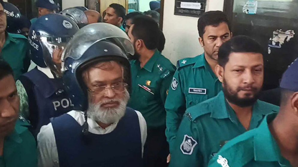 কাঠগড়ায় রেগে গিয়ে যা করলেন হাজী সেলিম