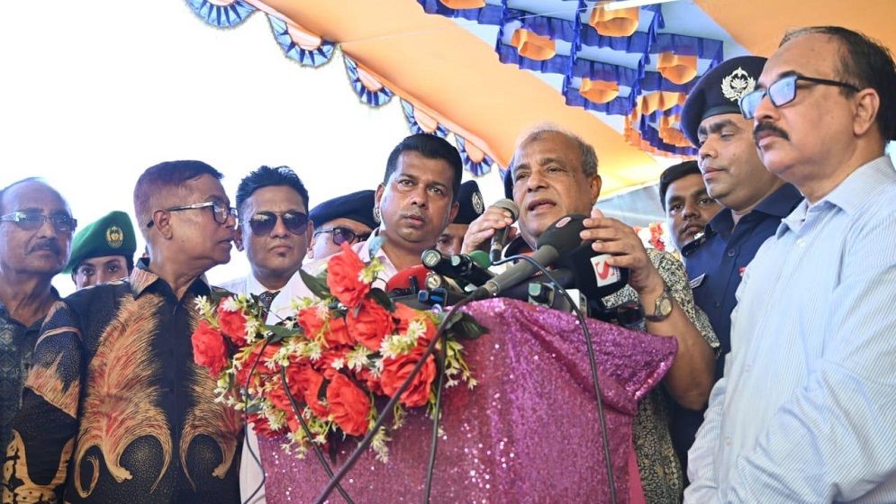 ভারতীয় মিডিয়ার মিথ্যা প্রচারণা প্রতিরোধে সাংবাদিকদের প্রকৃত ঘটনা তুলে ধরার আহবান স্বরাষ্ট্র উপদেষ্টার