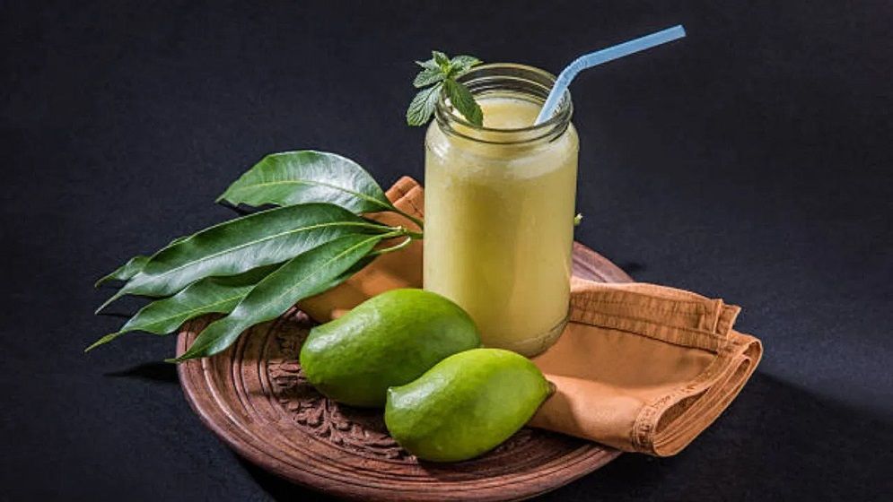 গ্রীষ্মের গরমে প্রশান্তি দেবে কাঁচা আমের শরবত