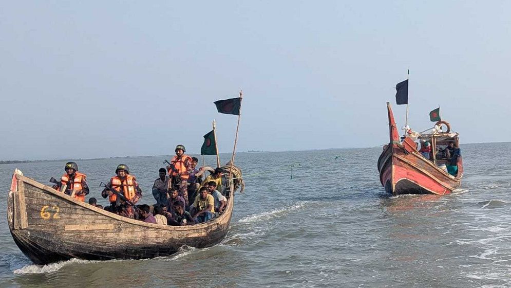আরাকান আর্মির হাতে জিম্মি ৫৫ জেলেকে ফেরত আনল বিজিবি