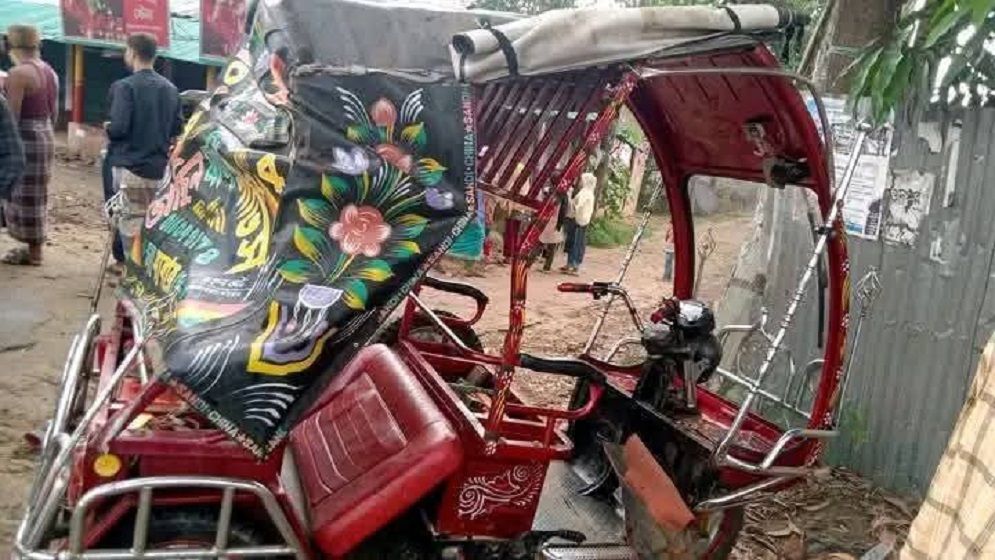 কক্সবাজারের ঈদগাঁওতে যাত্রীবাহী বাসের ধাক্কায় কিশোর নিহত