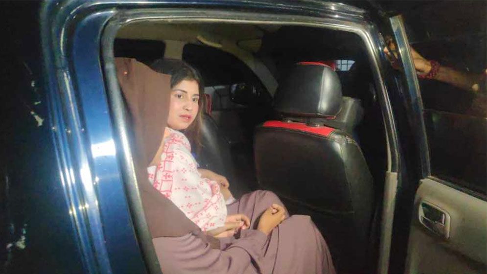 সন্তানকে নির্যাতন করে ভিডিও বানিয়ে গ্রেপ্তার সেই 'ক্রিম আপা'